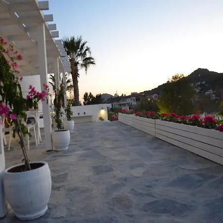 Nomia Hotel יאליקאבאק