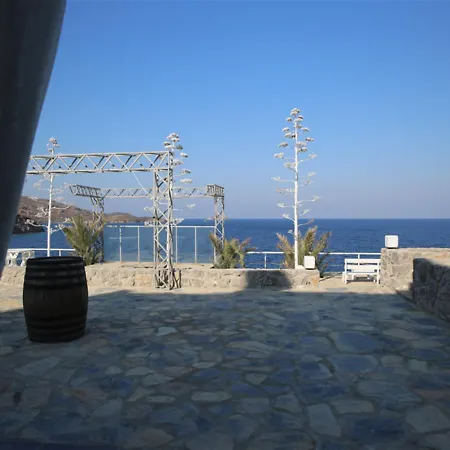 Nomia Hotel מלון