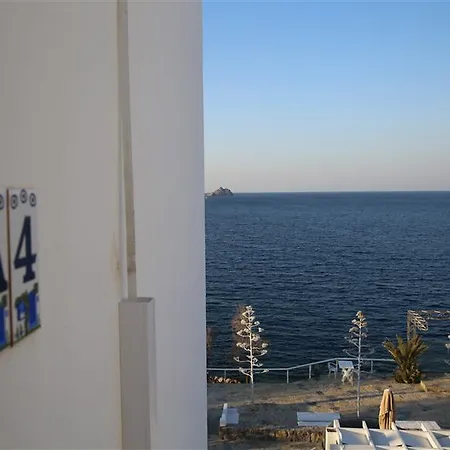 Nomia Hotel מלון 3*